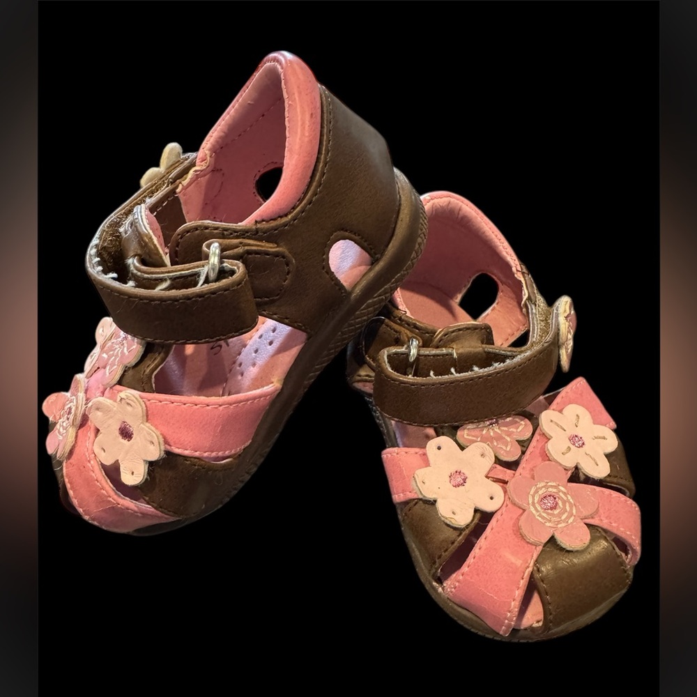 Wonderkids Brown and Pink Baby Sandals with‎ Floral Design. Size 2